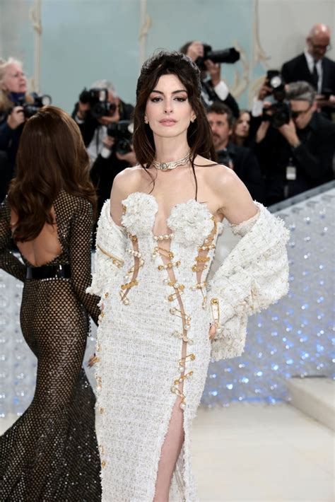 ann hathaway met gala 2023.